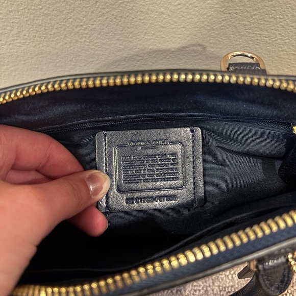 BNWOT Coach Purse with matching Wallet! - Picture 4 of 9